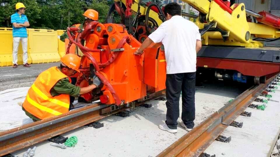 淮安市现代有轨电车项目进入轨道焊接阶段